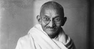 Mahatma Gandhi: Liderazgo Pacífico y el Poder de la No Violencia